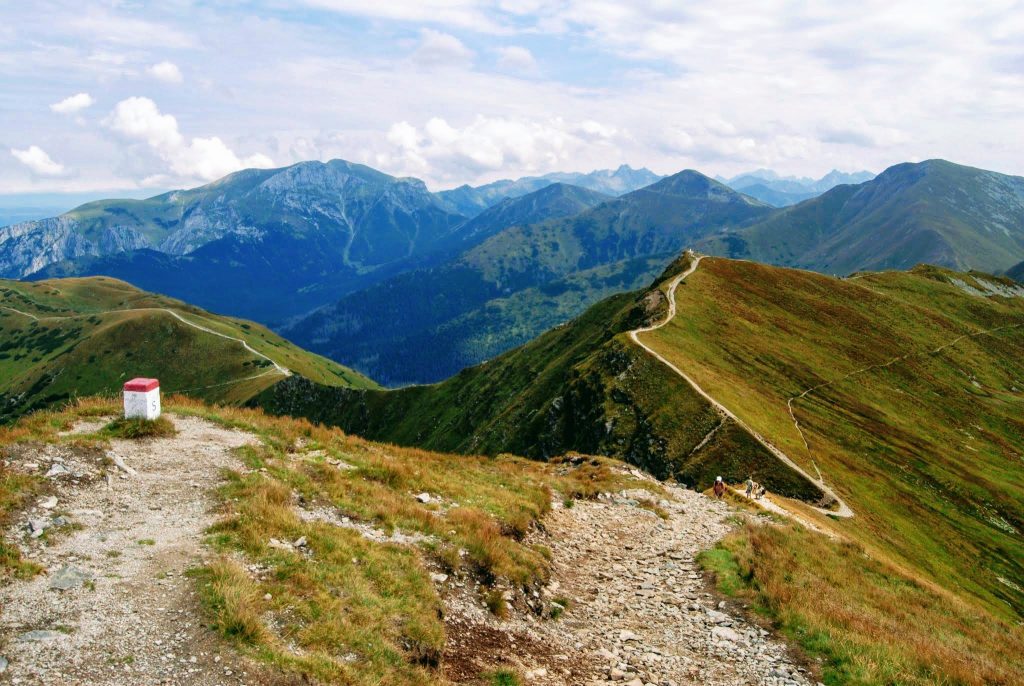 Kuvassa Puolan ja Slovakian raja Tatran vuoristossa